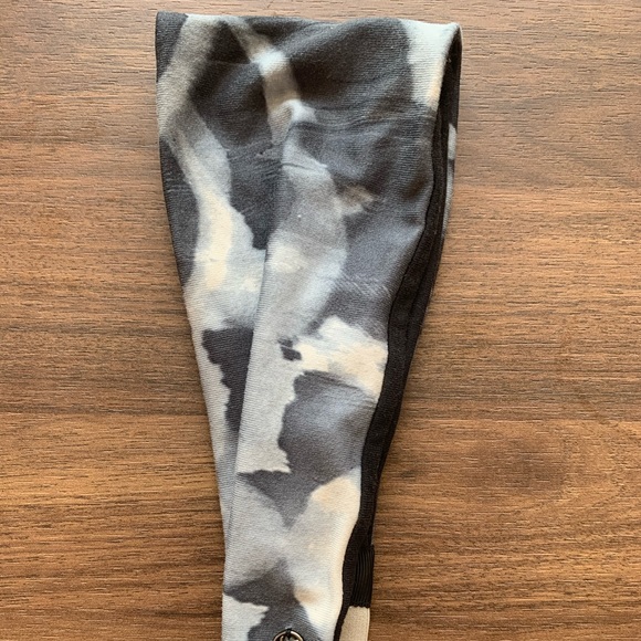Lululemon headband - Excellent condition - Picture 2 of 2